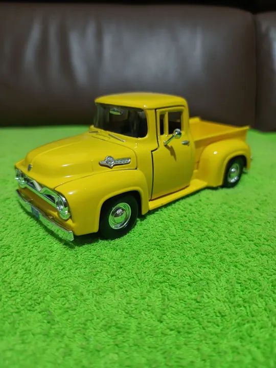 Miniatura Ford F-100 1956 - Escala 1:24