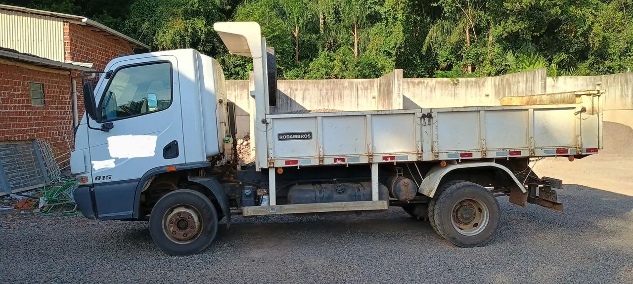 Accelo 815 com caçamba. - Foto 3