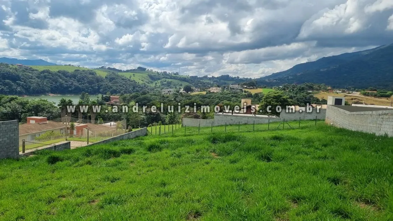 Lote de 1650m² em condomínio na represa de Vargem / Joanópolis