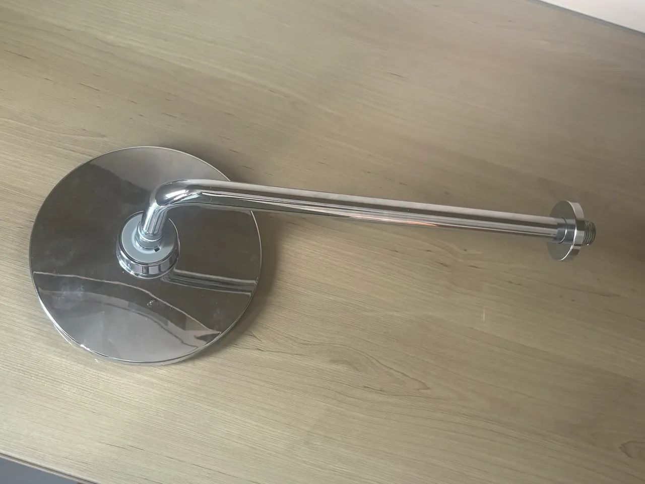 Chuveiro de metal Celite