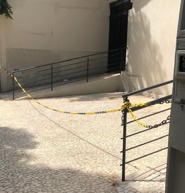 Corrimão de rampa