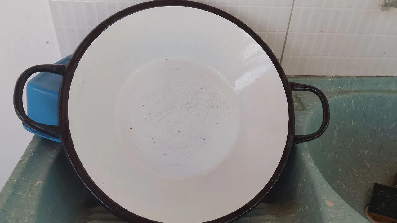Tacho esmaltado com alças