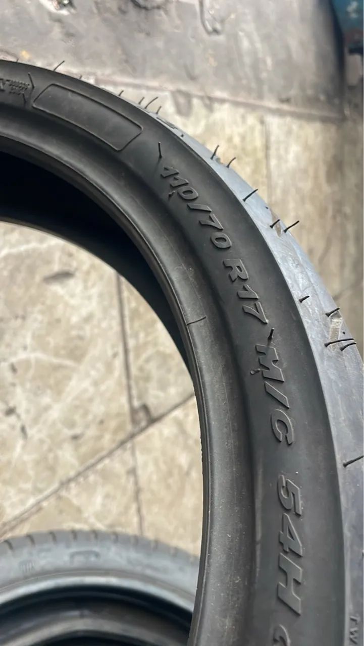Pneu de Moto 110/70/17 Pirelli - Foto 2