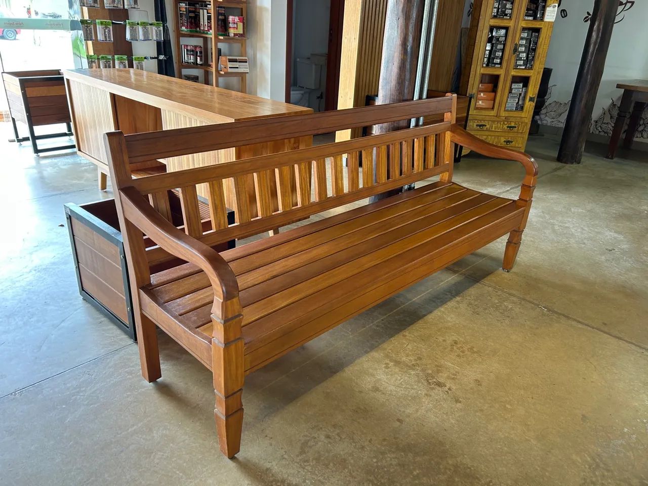 Conjunto de Mesa e Cadeiras de Madeira Maciça - Foto 4
