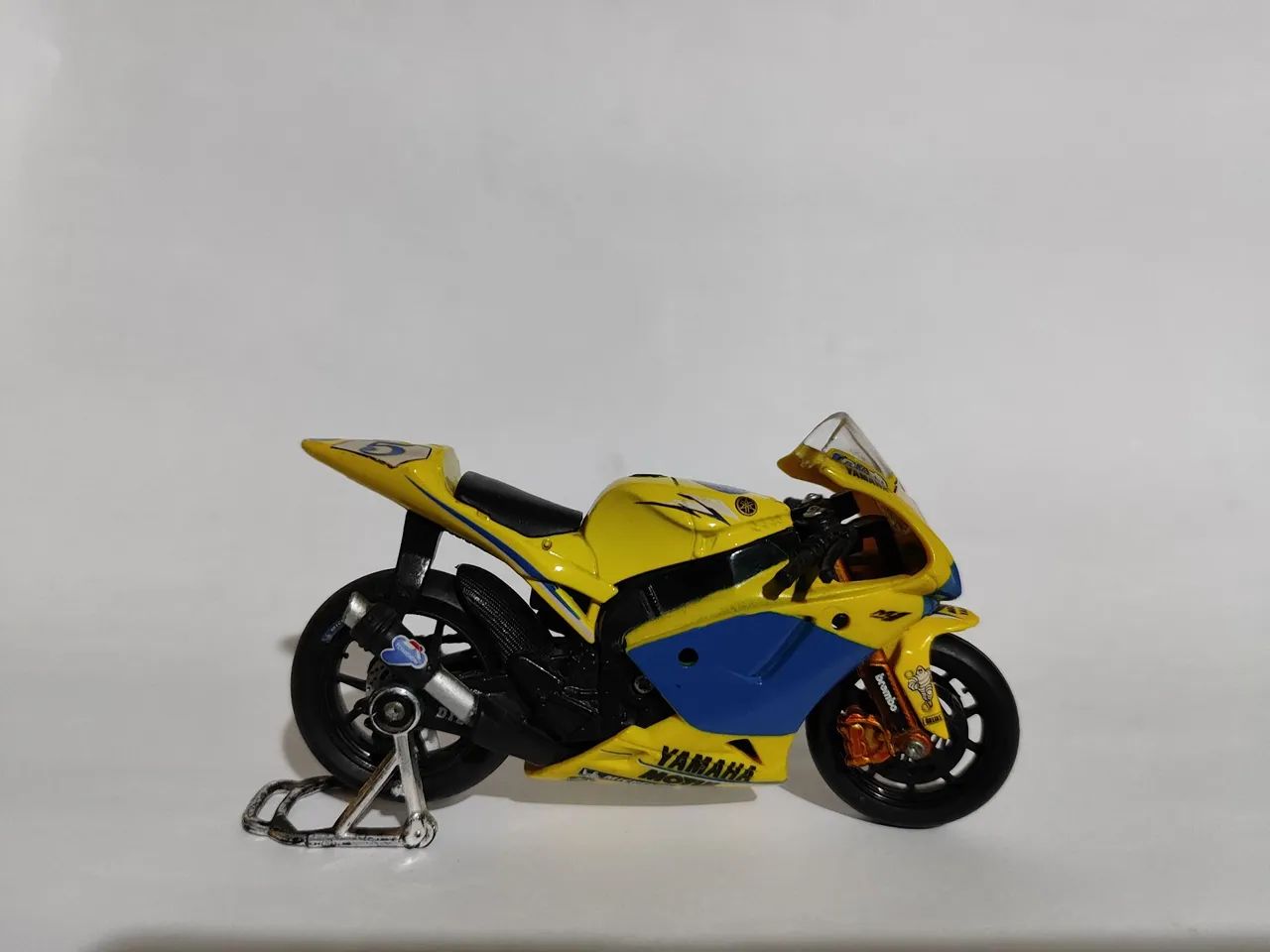 Miniatura Moto Yamaha YZR-M1 MotoGP 2006 - Colecionável
