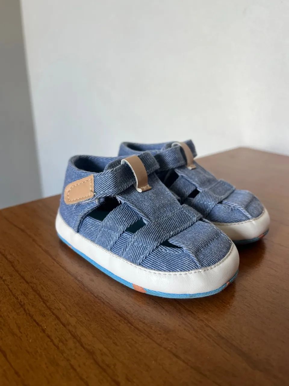 Vendo calçados de neném em bom estado 