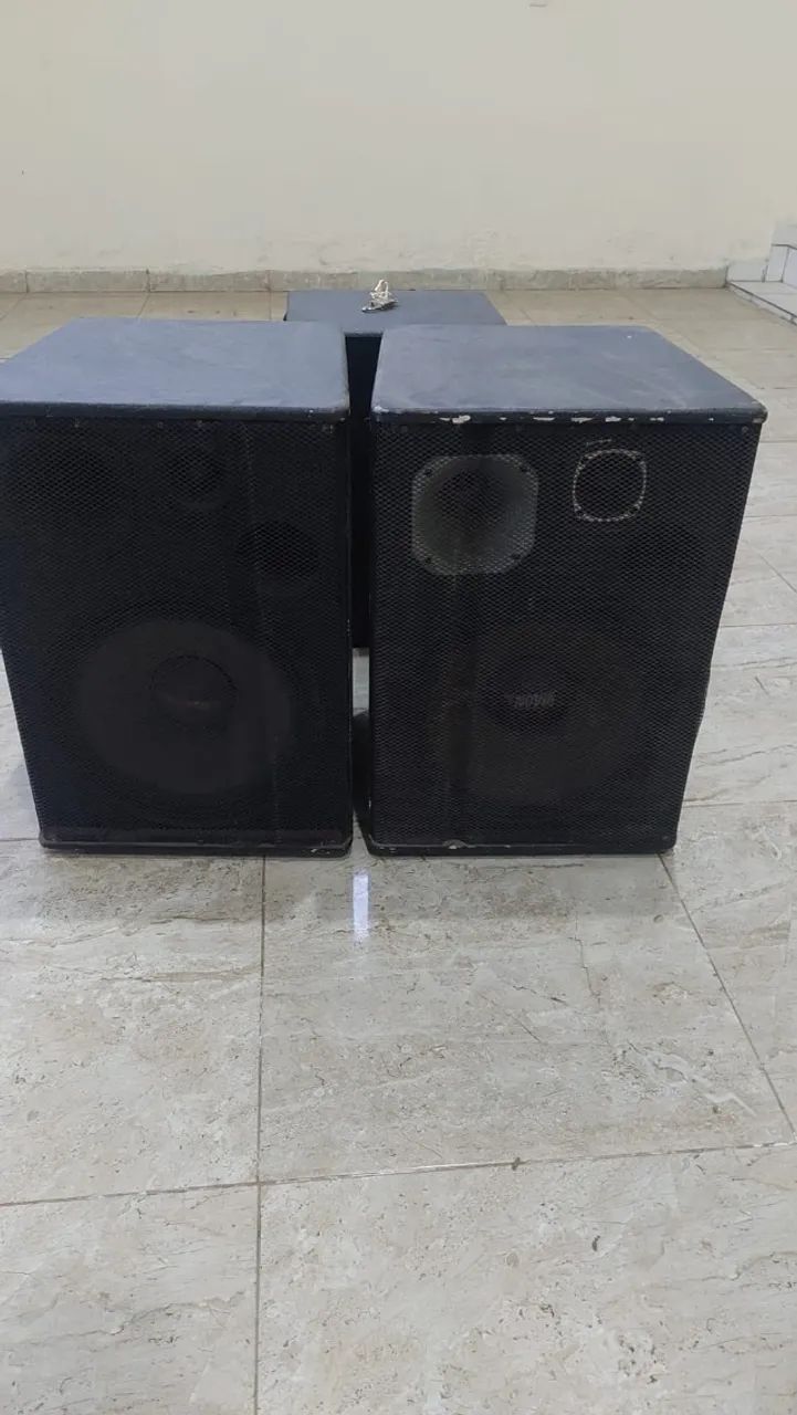 Caixas de Som Frontal modelo EAW FR153e