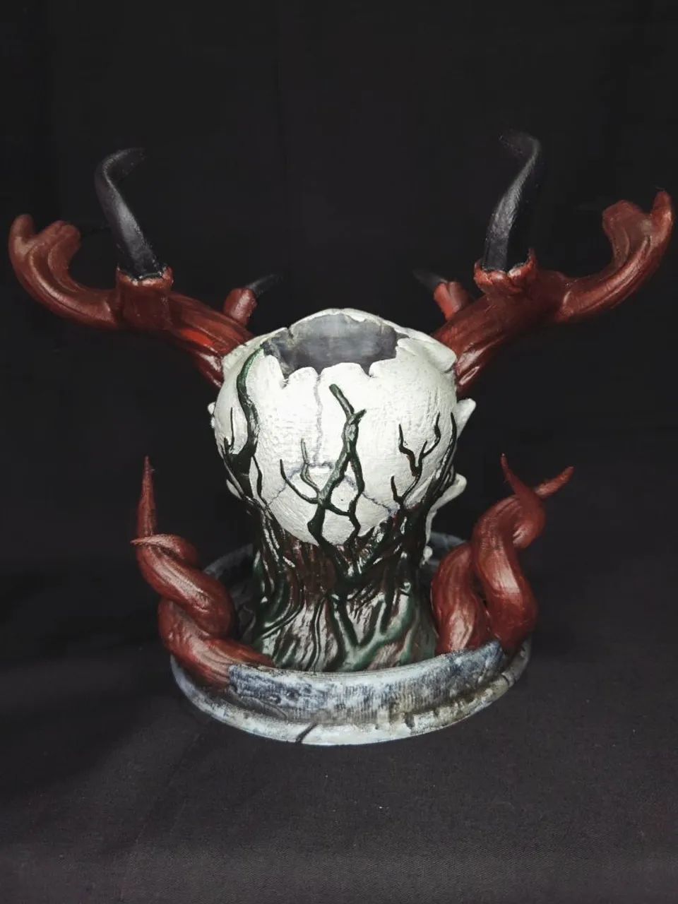 Ankou Dice Tower Crânio Decorativo com Chifres - Colecionável - Foto 4