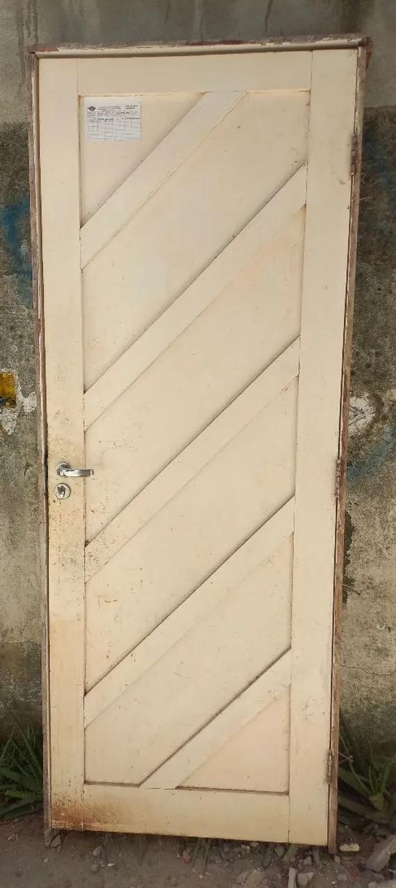 Porta de madeira em ótimo estado