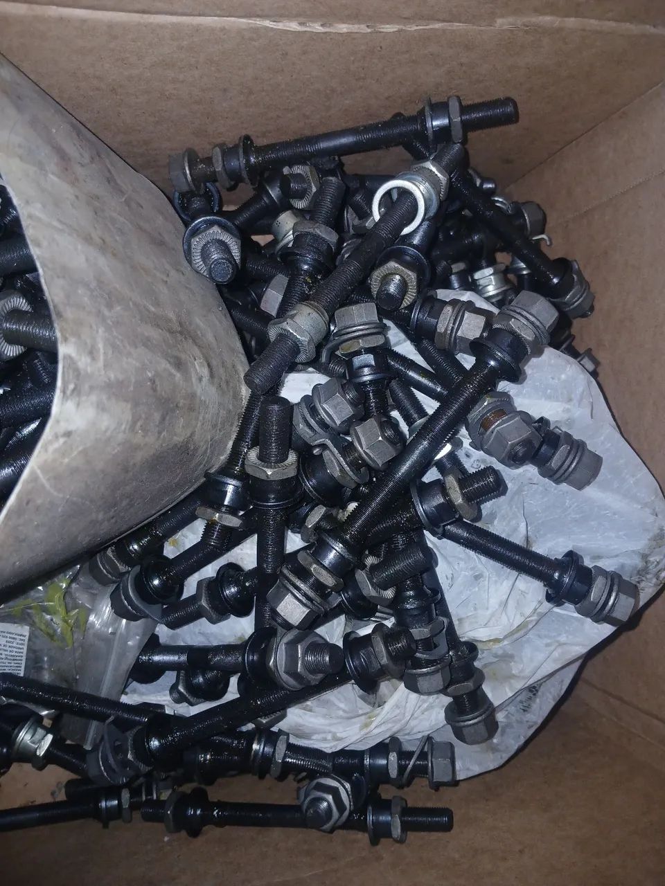 Eixo dianteiro com porca