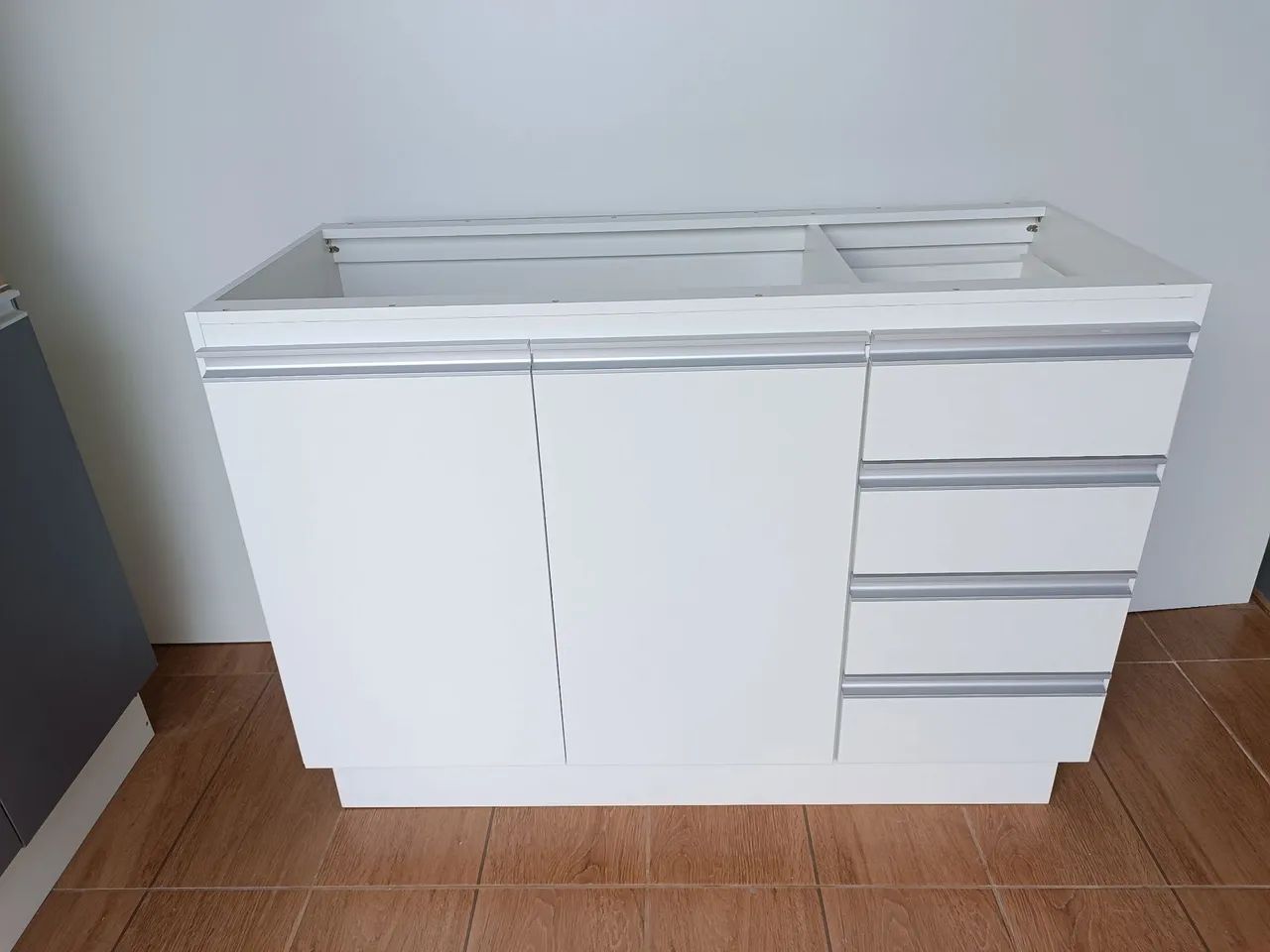 Balcão de cozinha em MDF branco 
