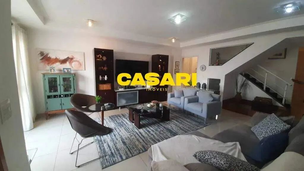 Sobrado de Alto Padrão com 3 Suítes e Piscina  SBC - Foto 2