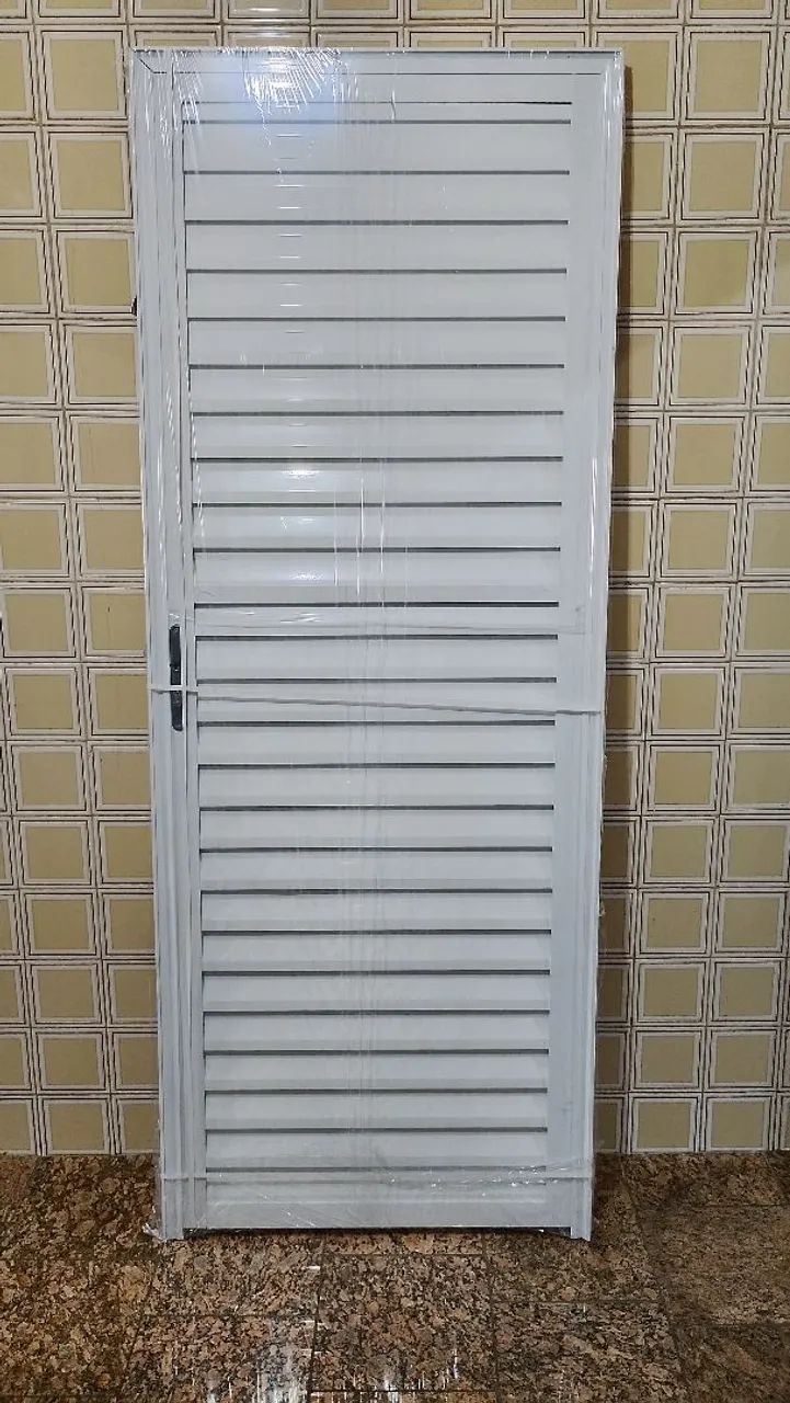 Queimão de Estoque - Porta alumínio branco 60cm, 70cm ou 80cm 