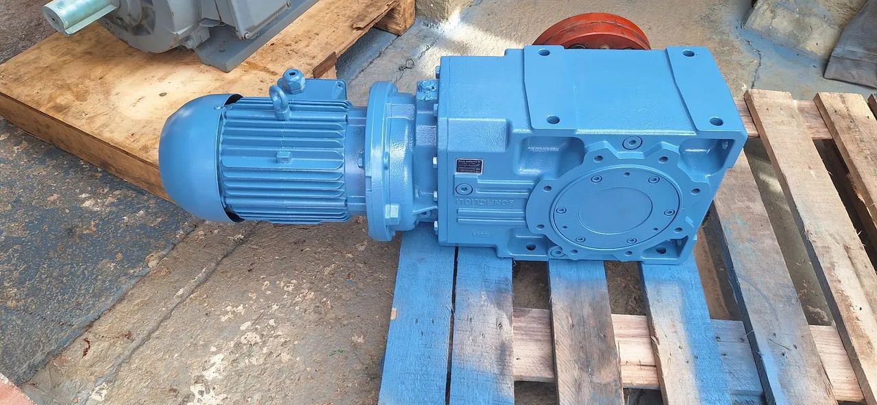 Motoredutor trifásico 4 cv redução 99.5 bonfigliole. - Foto 6