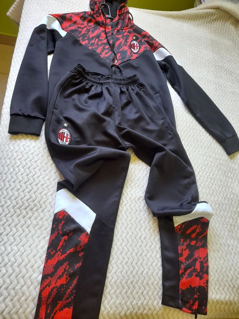 Conjunto de Moletom AC Milan - Preto com Vermelho - Foto 4