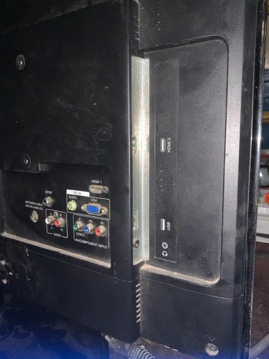 Tv Aoc 26 polegadas modelo : LE26w154 defeito não quer ligar tem mancha na tela  - Foto 5