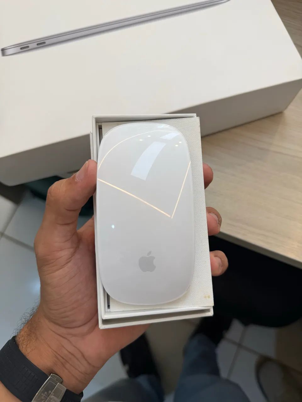 MacBook Air com chip M1 e Apple Magic Mouse 2º geração - Notebooks