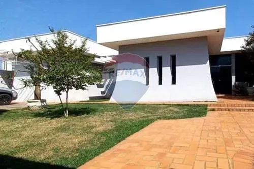 Casa tipo para venda com 5 quartos, 300m²