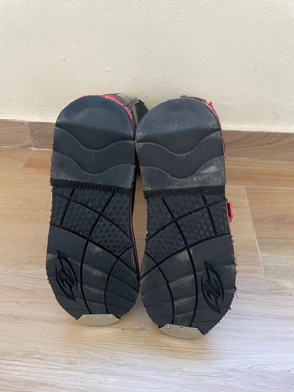 Botas de Trilha Combat4 - Vermelhas e Pretas - Foto 4