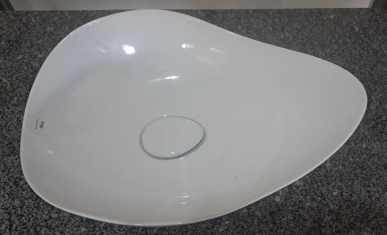 Cuba Louça Oval de Sobrepor p/ Banheiro ROCA R$ 450,00