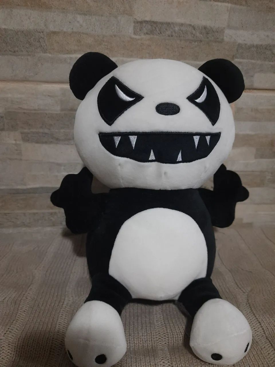 Pelúcia de urso mostrinho 