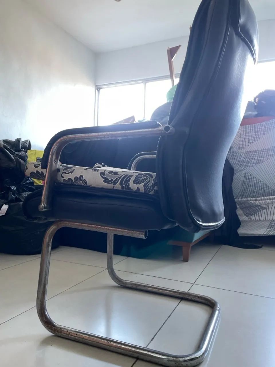Cadeira de Escritório Executiva em Couro - Foto 2
