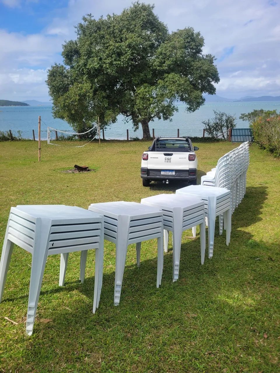 Mesas e cadeiras para alugar