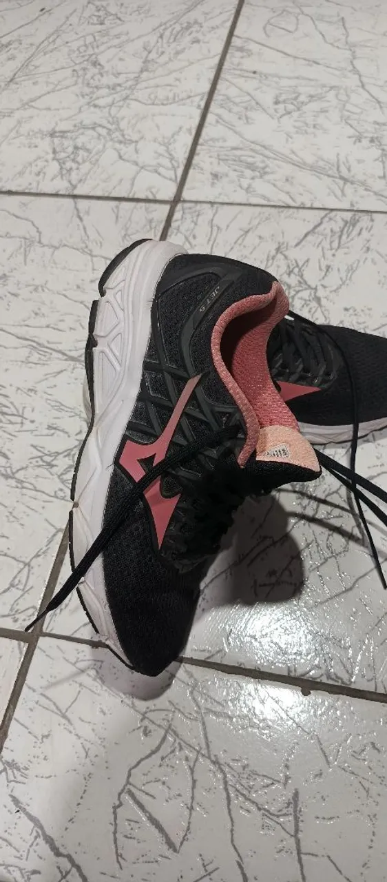Tênis Mizuno Jet 5 - Preto e Rosa