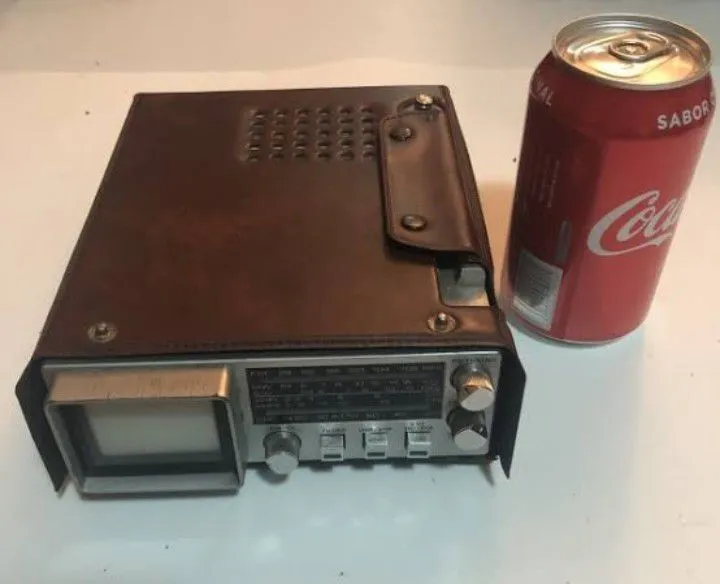 Rádio Portátil Antigo com Tela ) COM DEFEITO