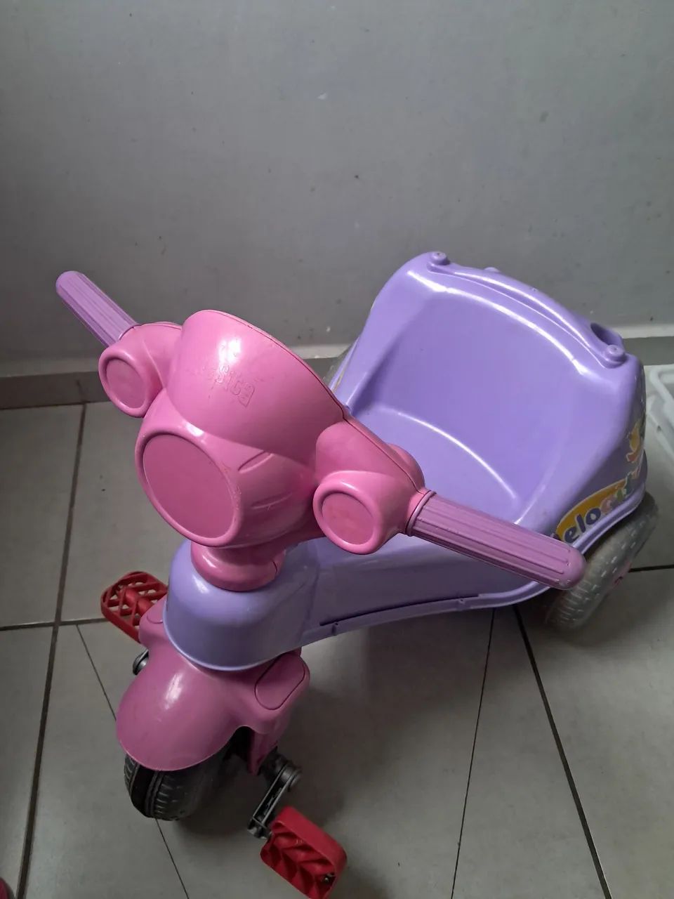 Motoca velocidade de menina