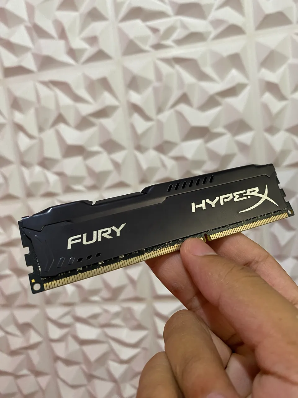 Memória RAM: 8GB DDR3 (2x4GB Kingston HyperX) - Memória RAM