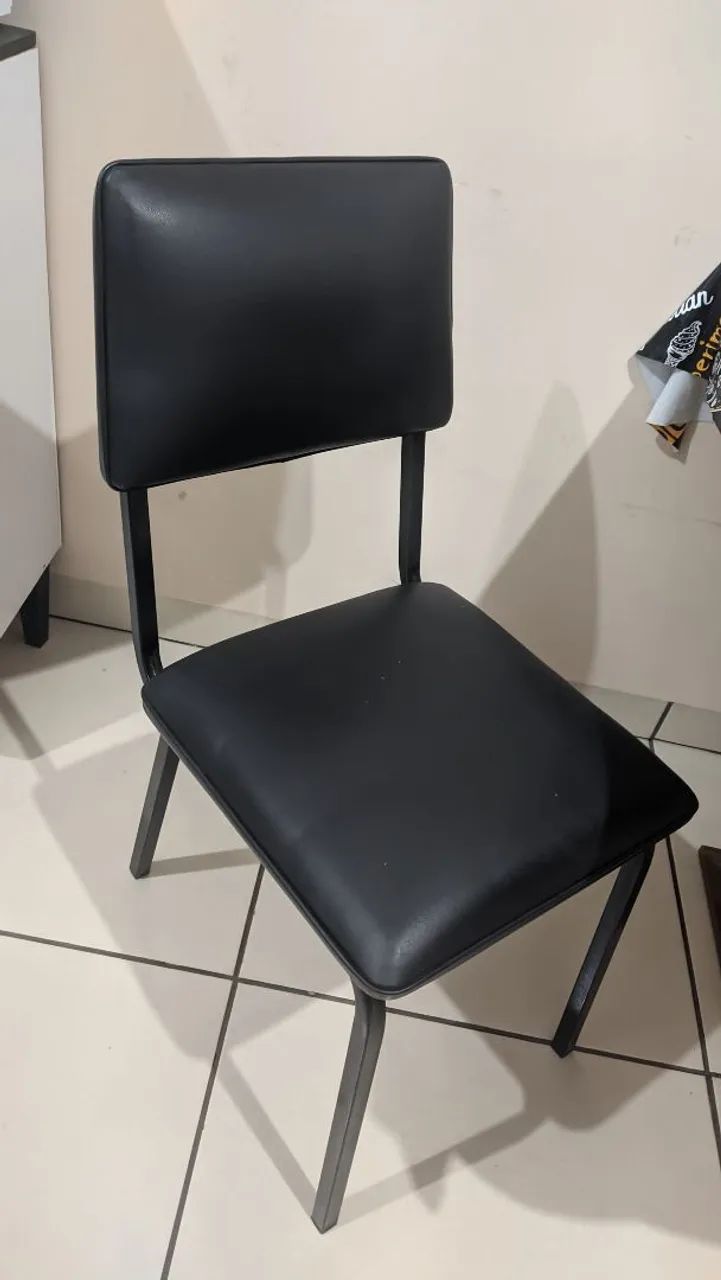 Mesa com duas cadeiras - Foto 2