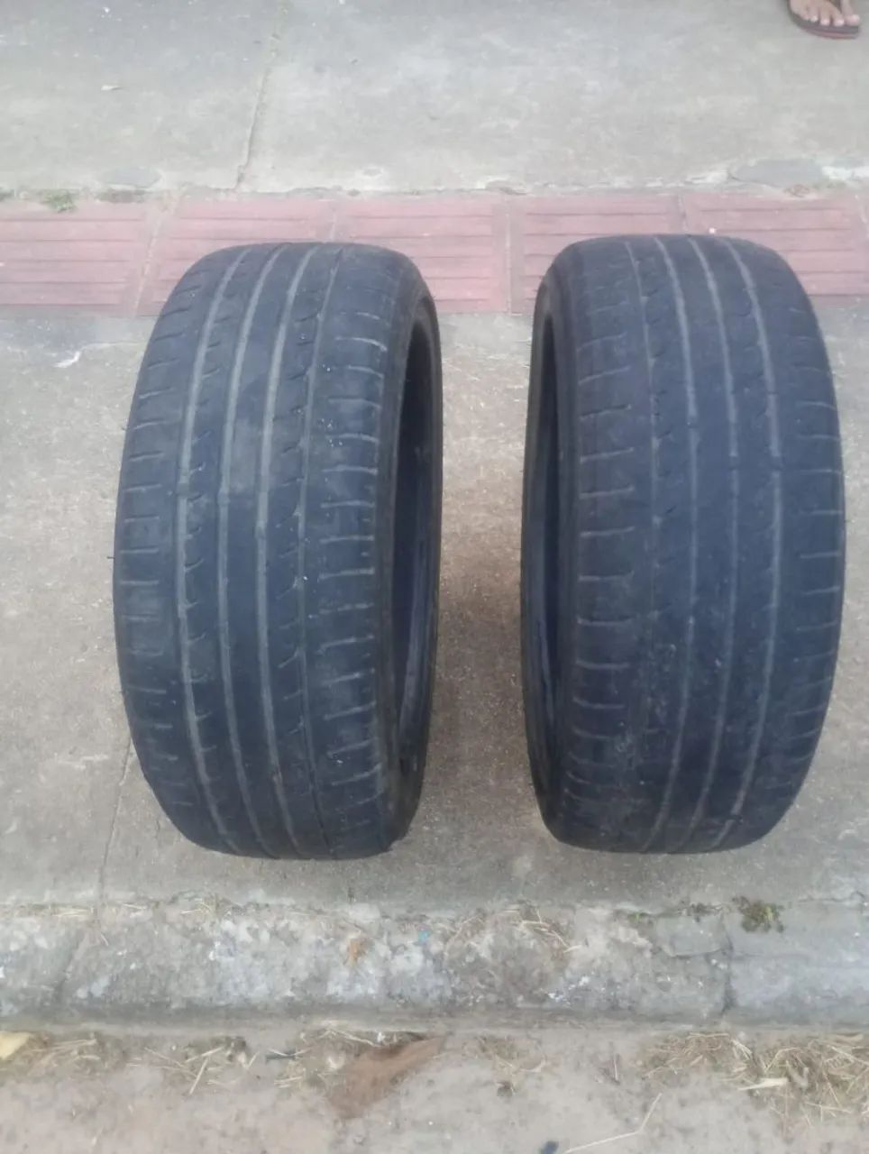 2 pneus em bom estado 