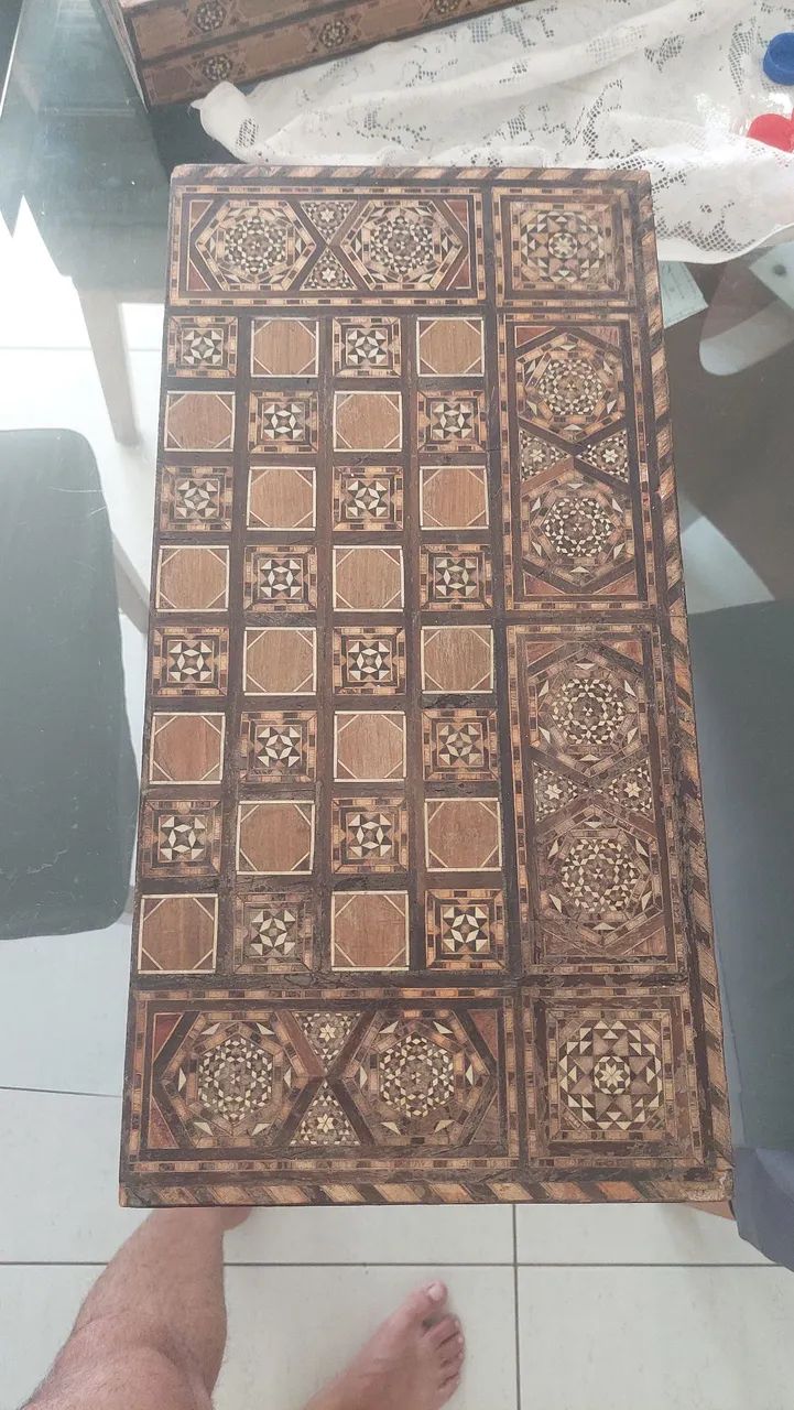vendo 2 tabuleiros de gamao antigo sem as peças  - Foto 4