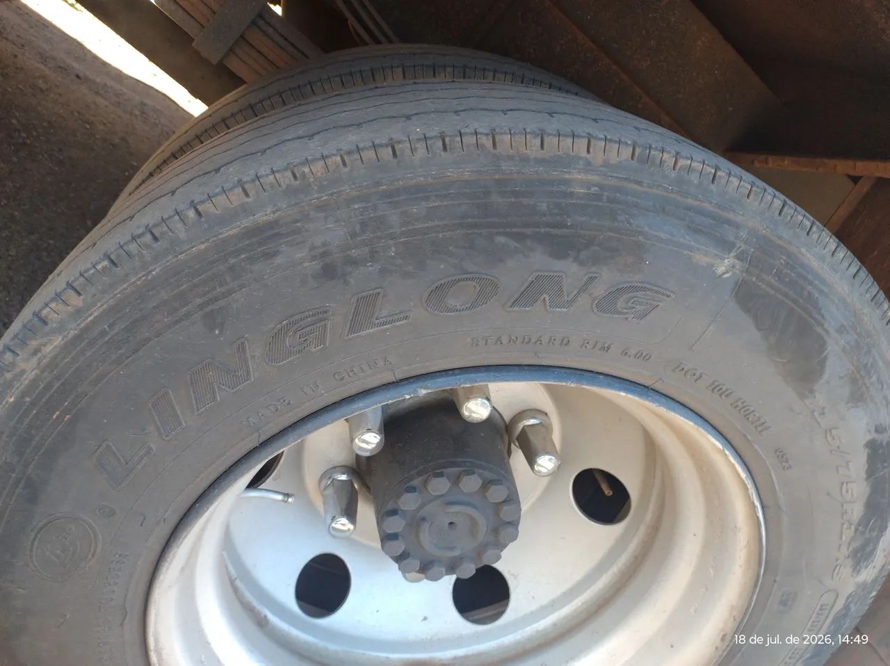Pneus 215/75 aro17,5