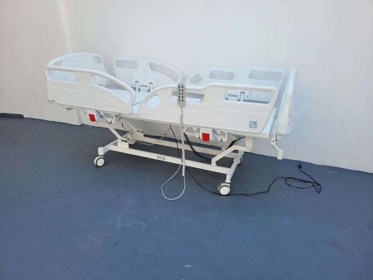 Cama hospitalar elétrica com 12 movimentos  - Foto 3