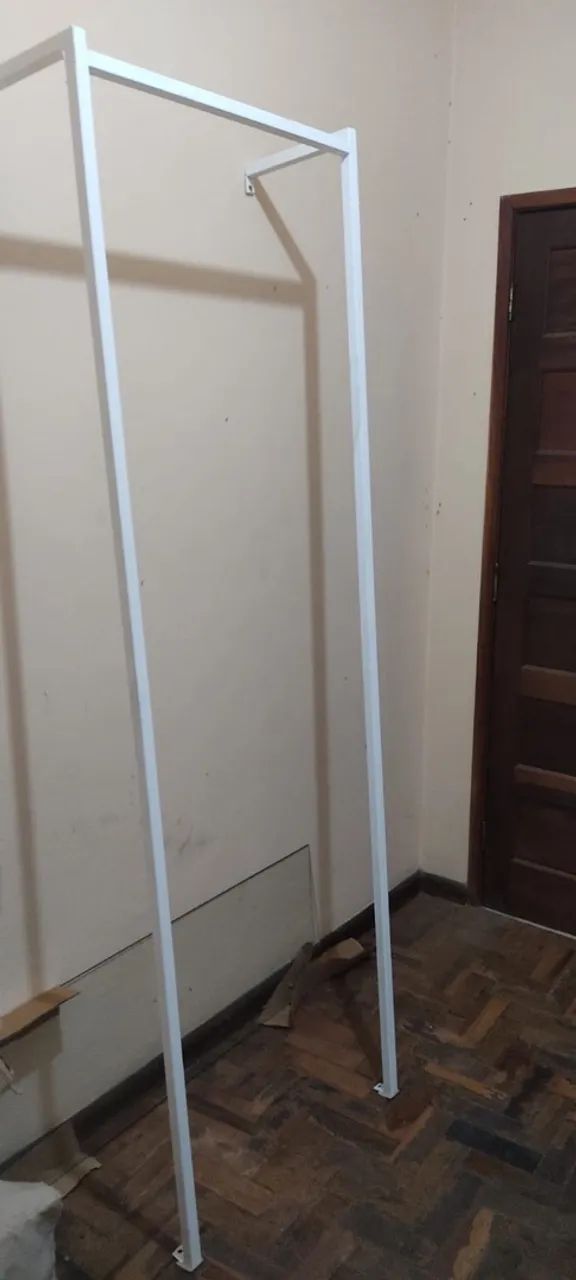 Expositor arara de roupas de parede - Foto 4