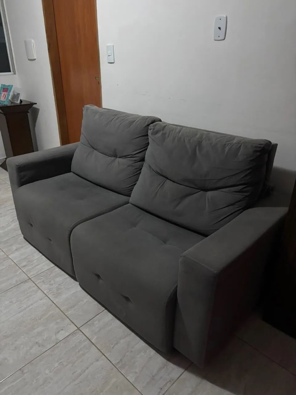Sofa retratil e reclinavel, muito novo - Foto 3