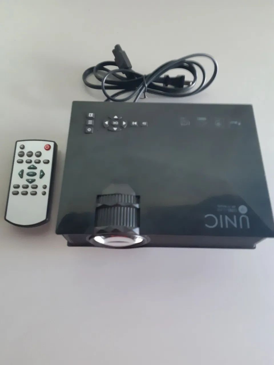 PROJETOR UNIC EM ÓTIMO ESTADO - Foto 2