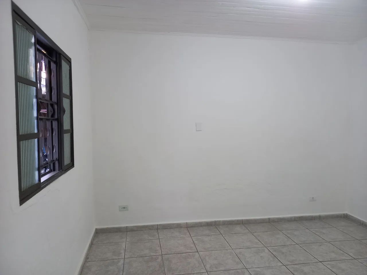 Alugo casa de dois cômodos ! - Foto 3