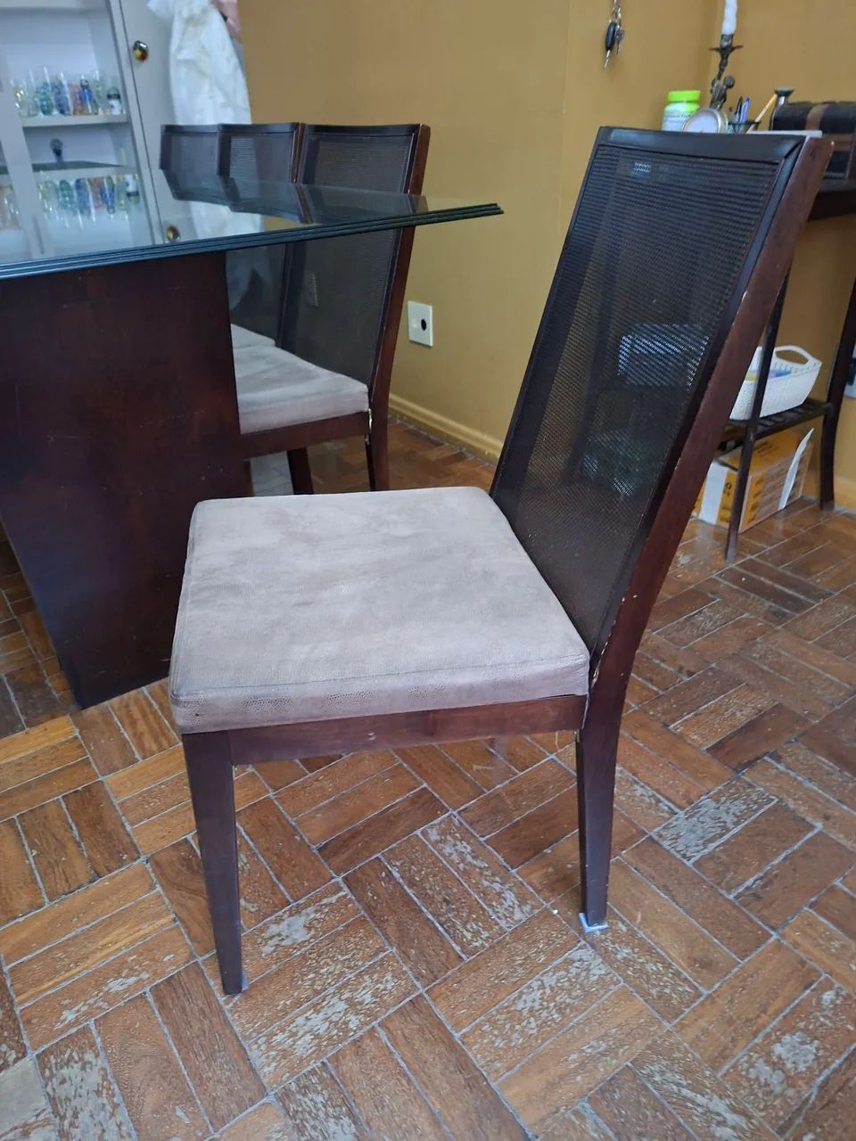 mesa de jantar com vidro em cascata e 8 cadeiras de treliça  - Foto 5