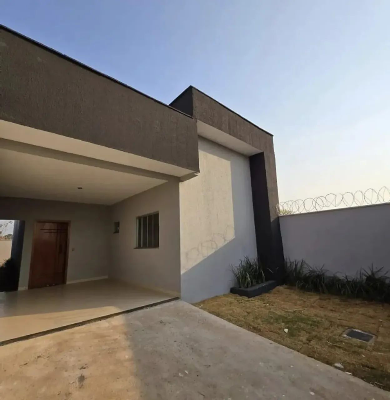 Alugo casa 3 quartos- Vila Oliveira