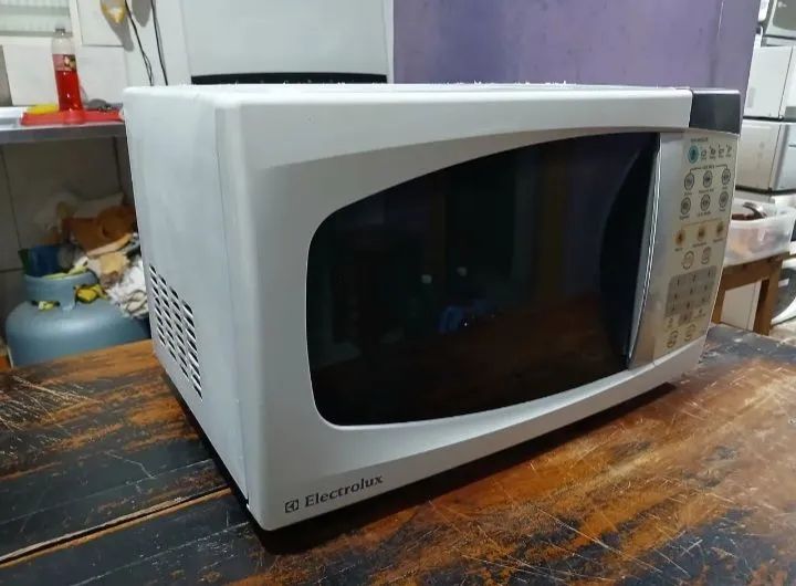 Microondas Electrolux 18 litros - Foto 3