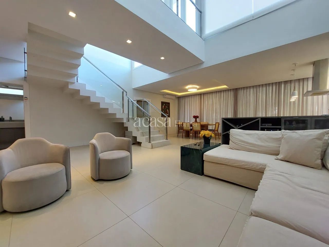 Linda casa com 4 suítes em condomínio clube completo - Foto 2