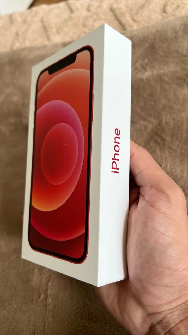 iPhone 12 vermelho, 256GB. Espaço de sobra pra fotos, vídeos e