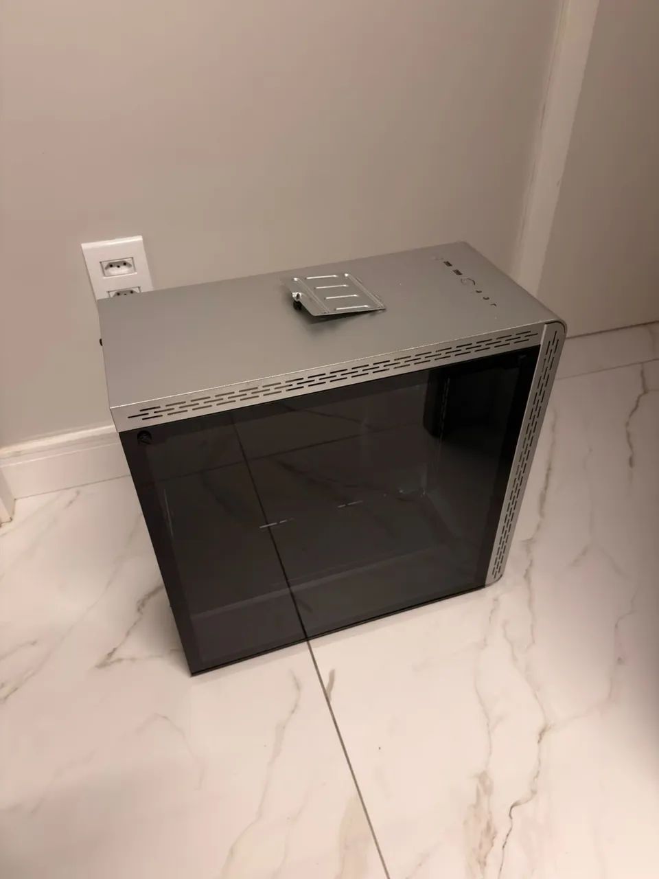 gabinete cooler master prata vidro temperado - Foto 3