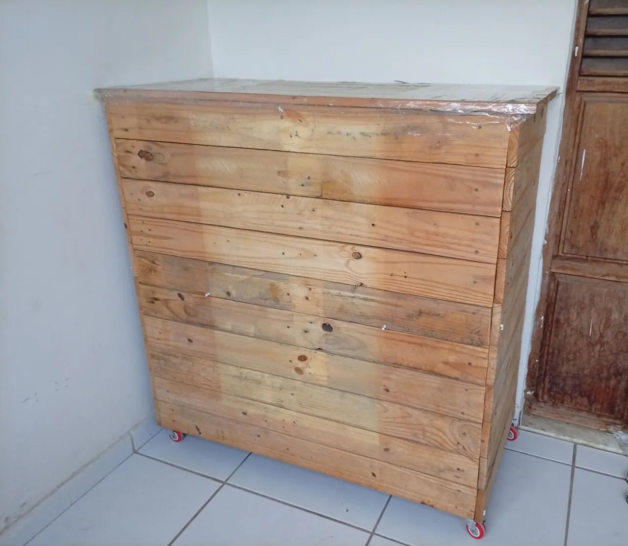 Vende-se bancada de paletes - Foto 2