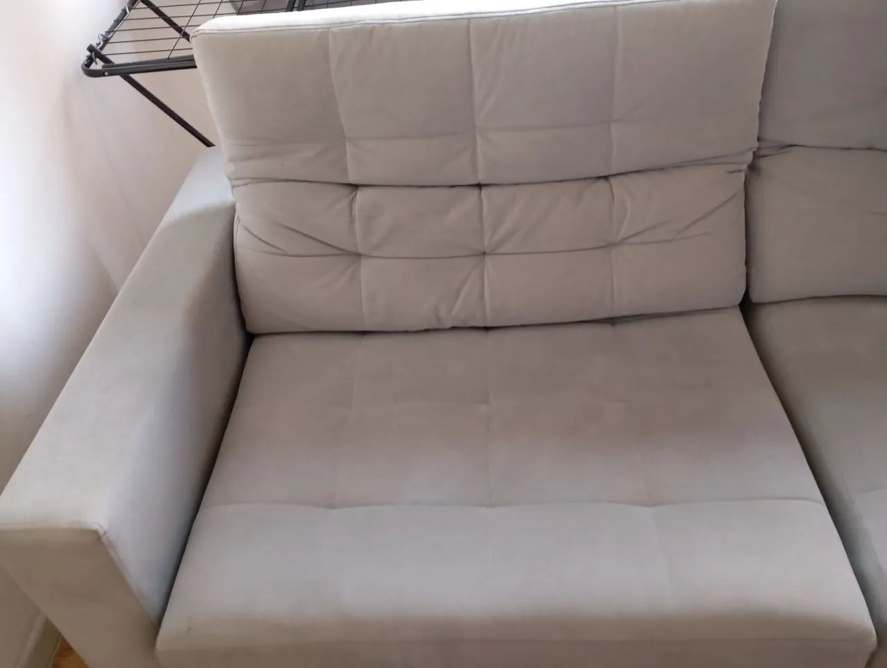 Sofá Retrátil Cinza 2,20m - Confortável e Conservado - Foto 3