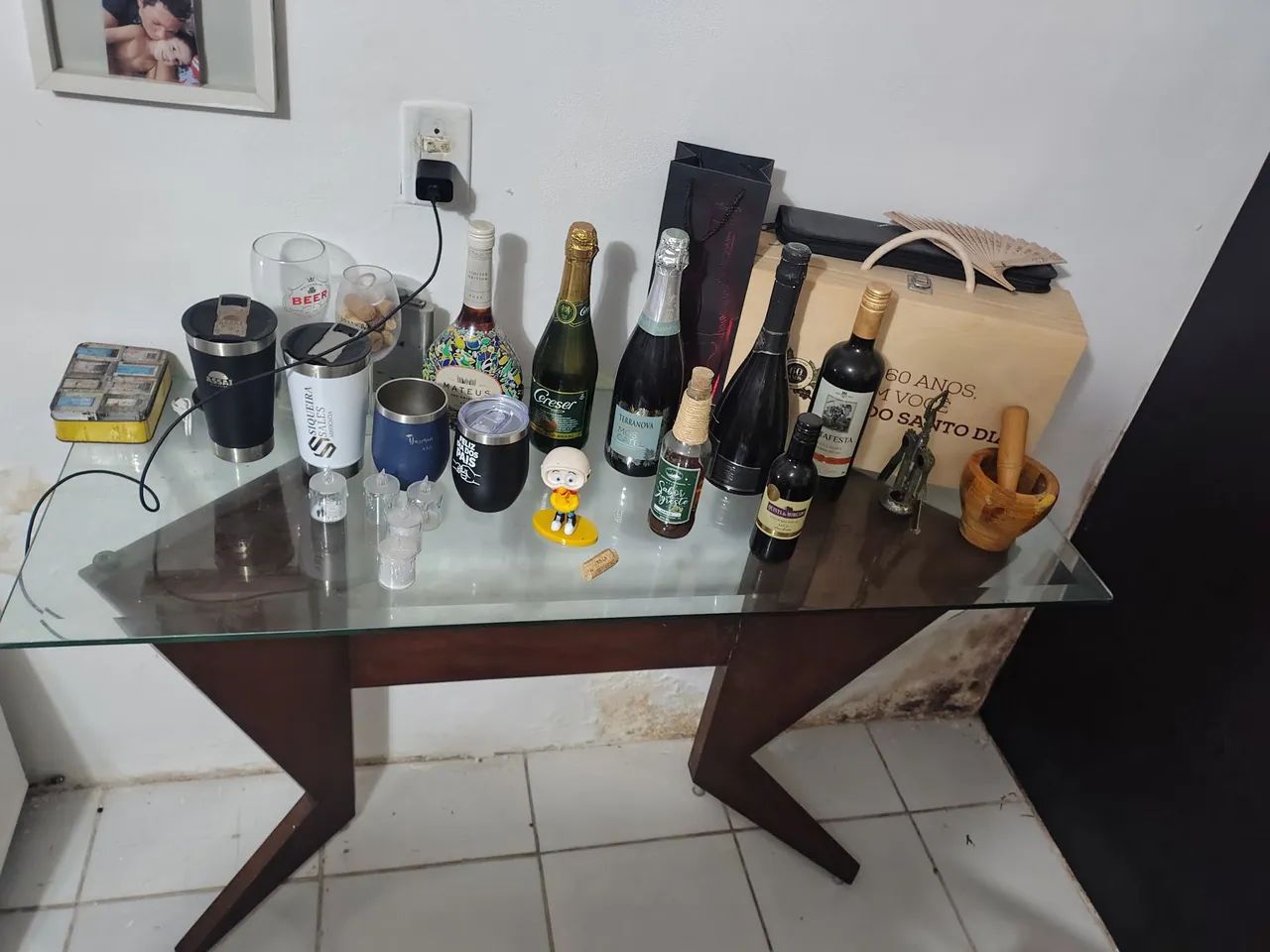 Aparador de madeira com vidro - Foto 5