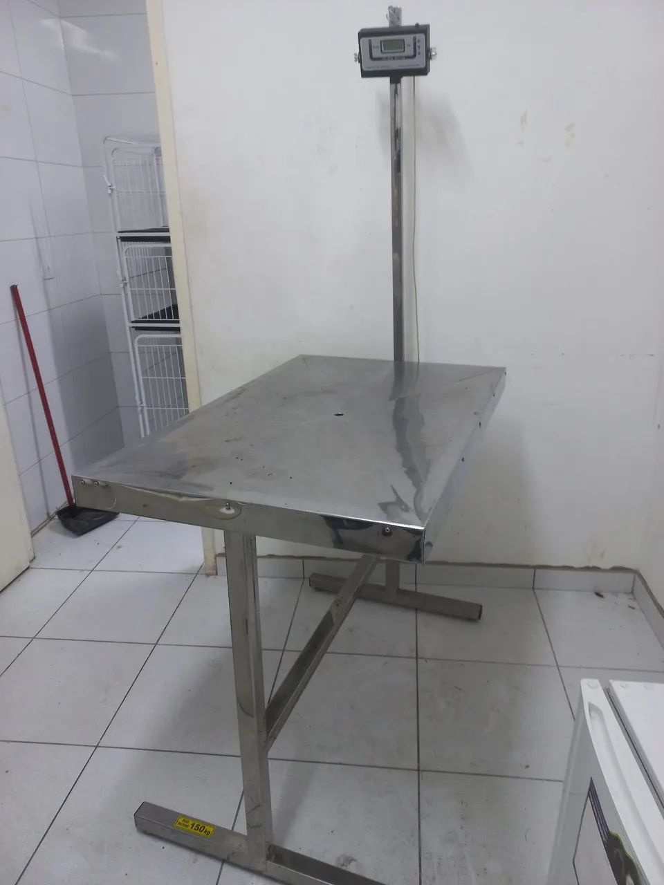 Mesa de atendimento com balança 